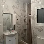 Kinfeels' Downtown Apartment *
