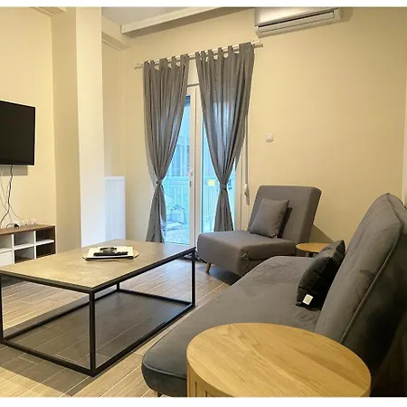 Kinfeels' Downtown * Larissa