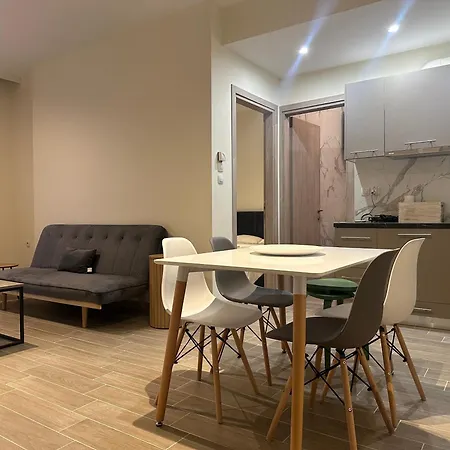 Kinfeels' Downtown Apartment Larissa