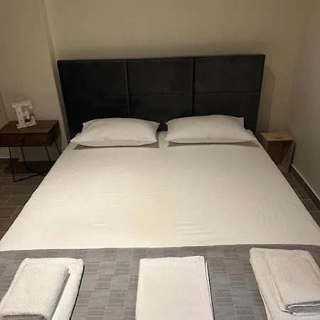 Kinfeels' Downtown Apartment
